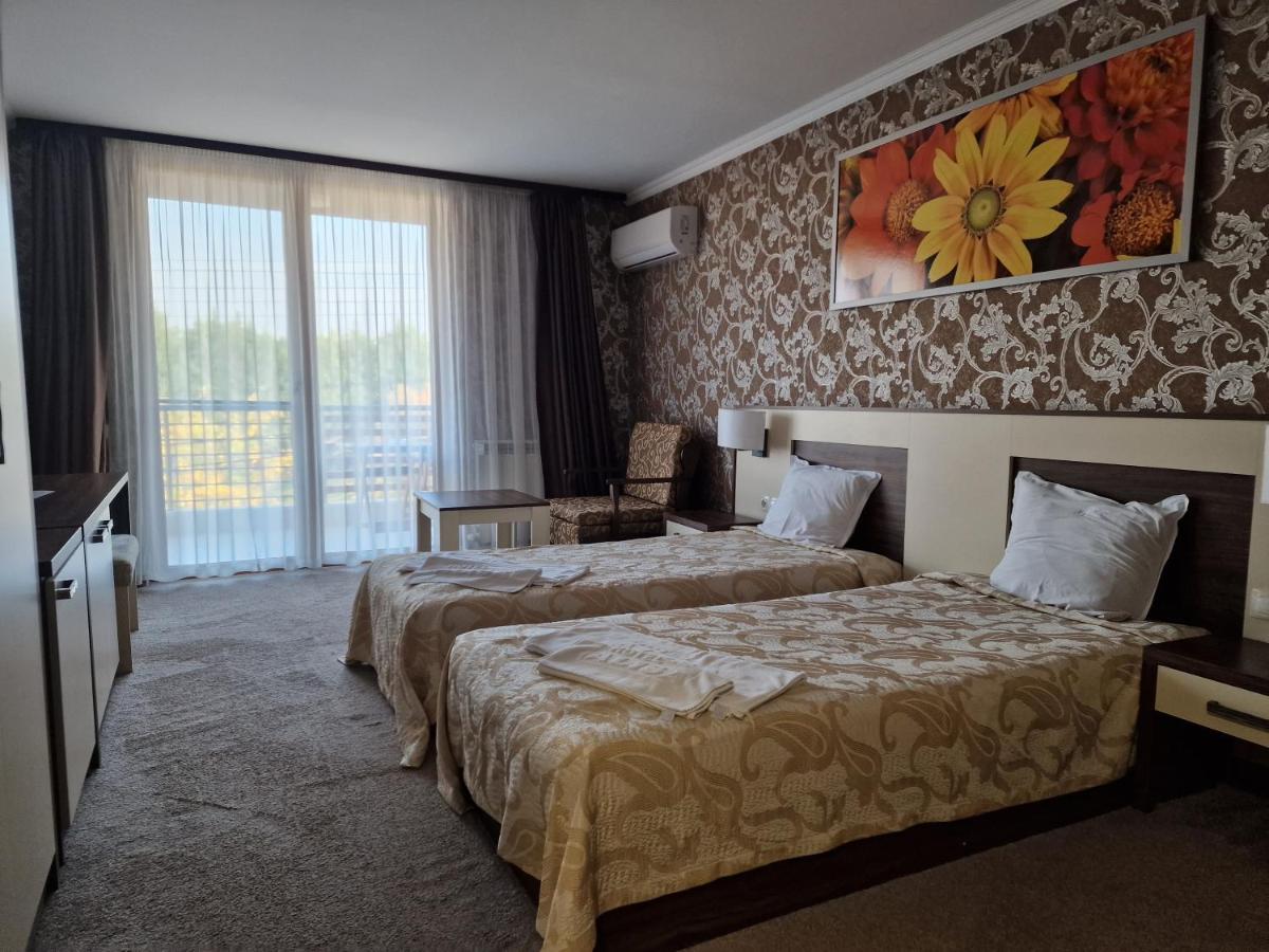 Hotel Alisa Pavel Banya Luaran gambar