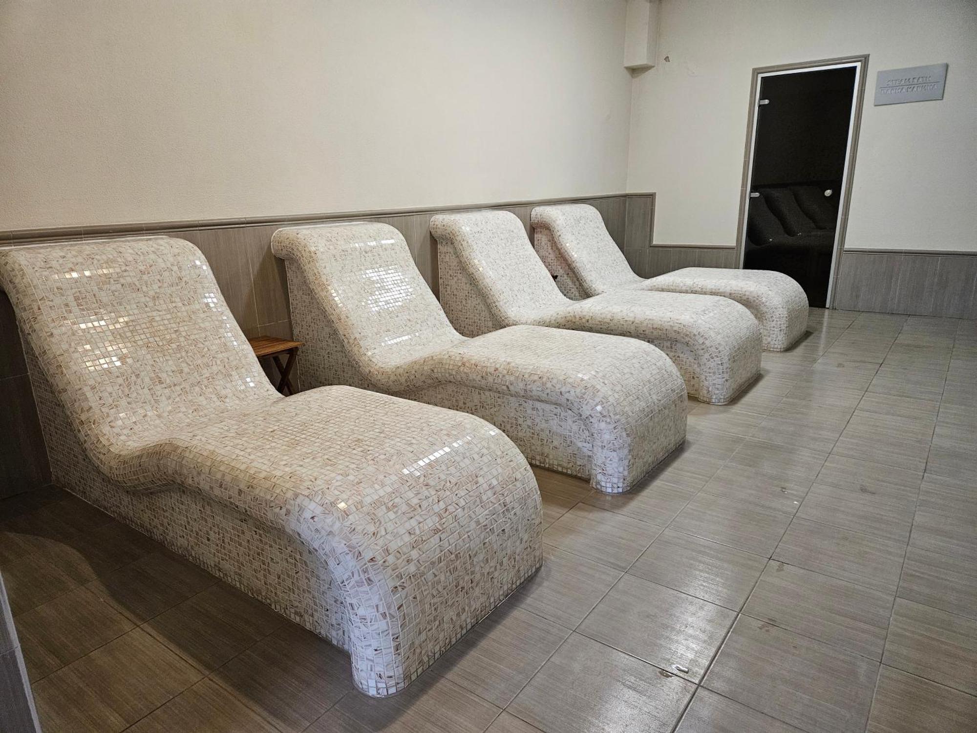 Hotel Alisa Pavel Banya Luaran gambar