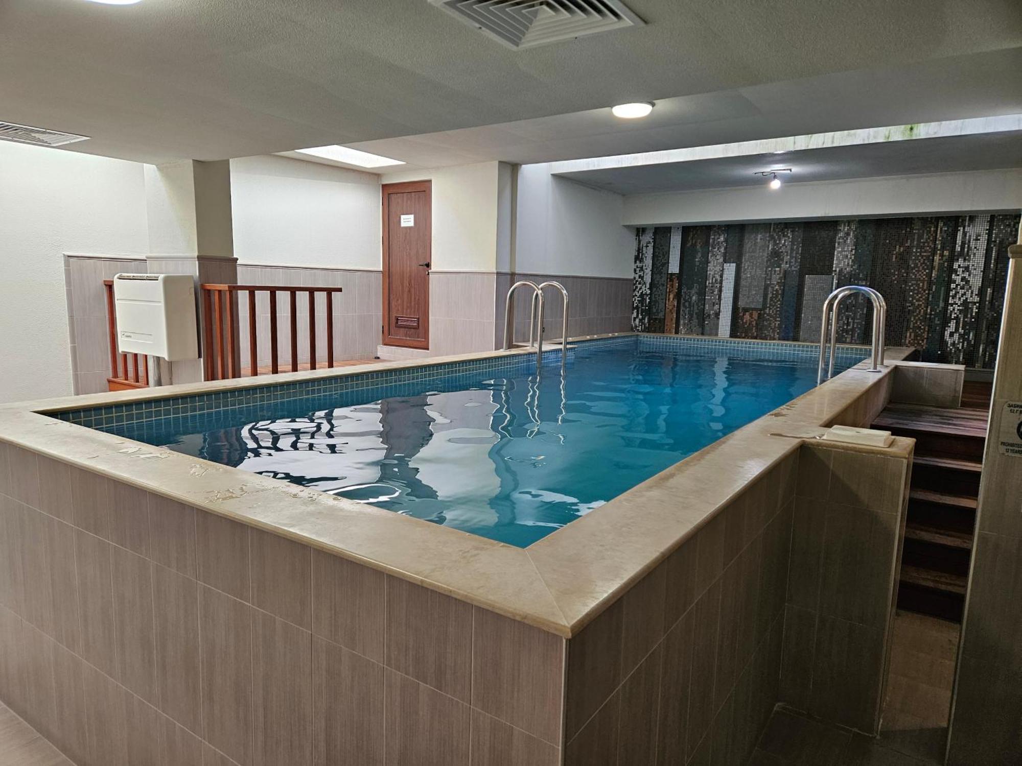 Hotel Alisa Pavel Banya Luaran gambar