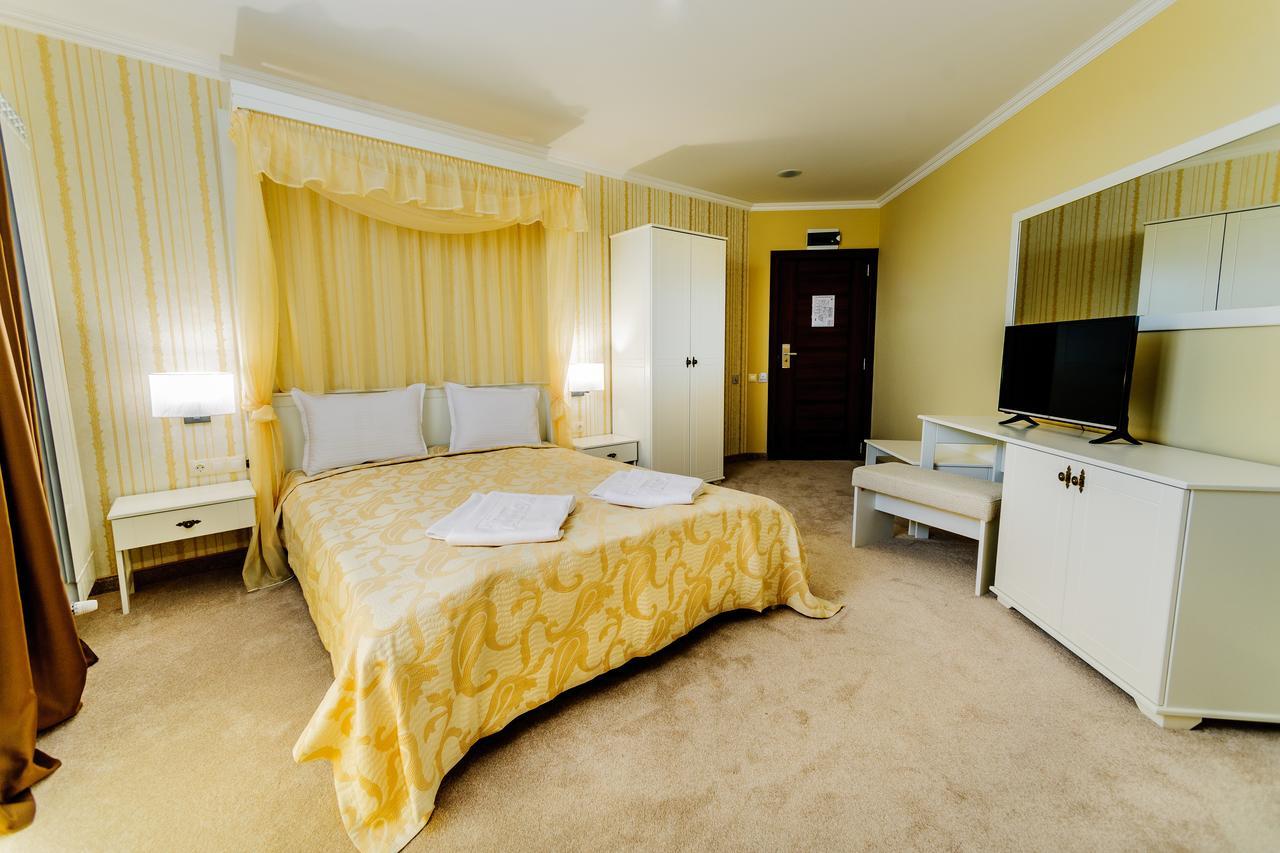 Hotel Alisa Pavel Banya Luaran gambar