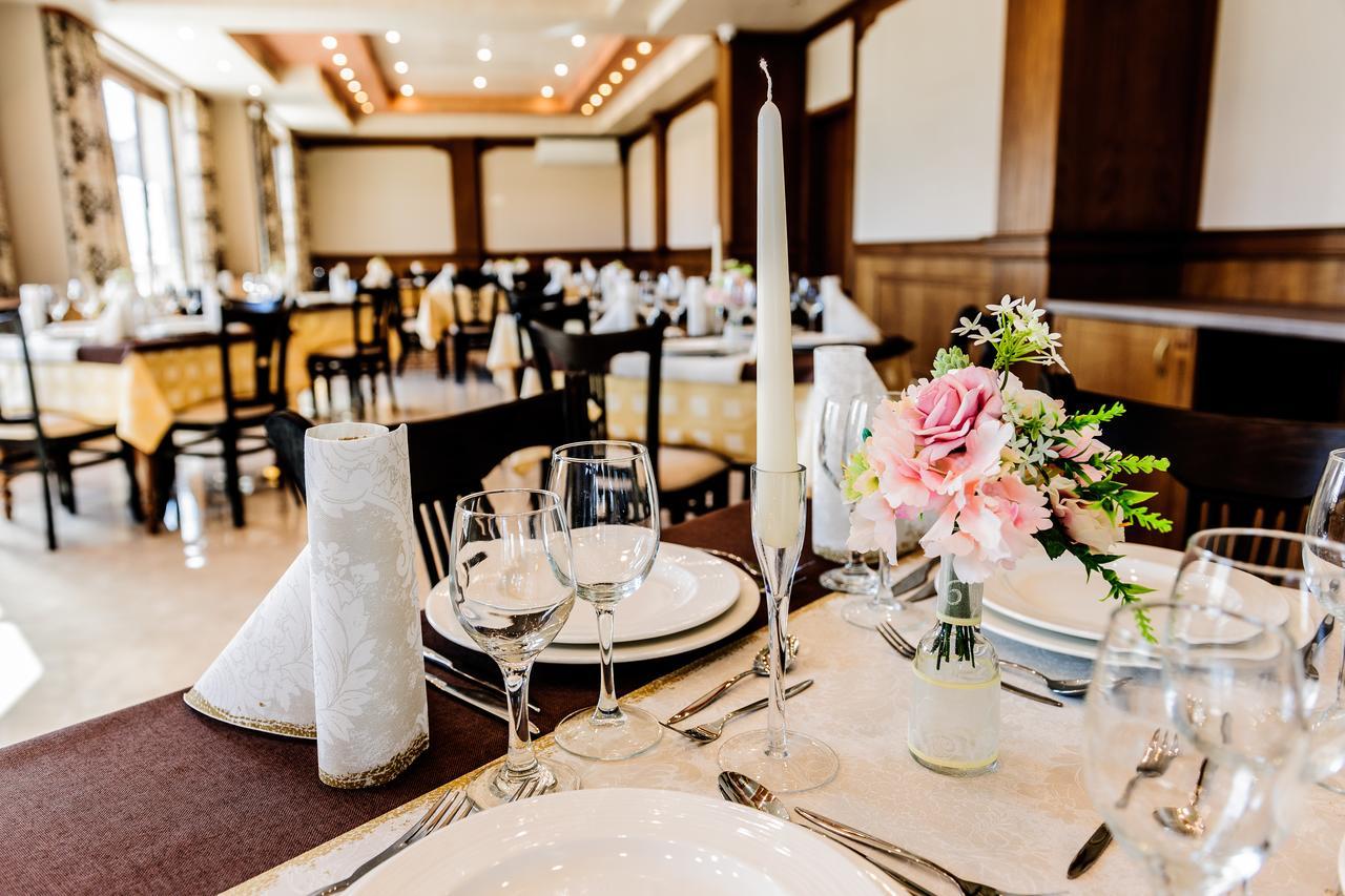 Hotel Alisa Pavel Banya Luaran gambar